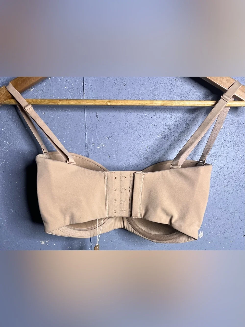 SKIMS  FITS EVERYBODY STRAPLESS BRA in  Clay.  Size 32DDD.  NWT - Picture 5 of 14
